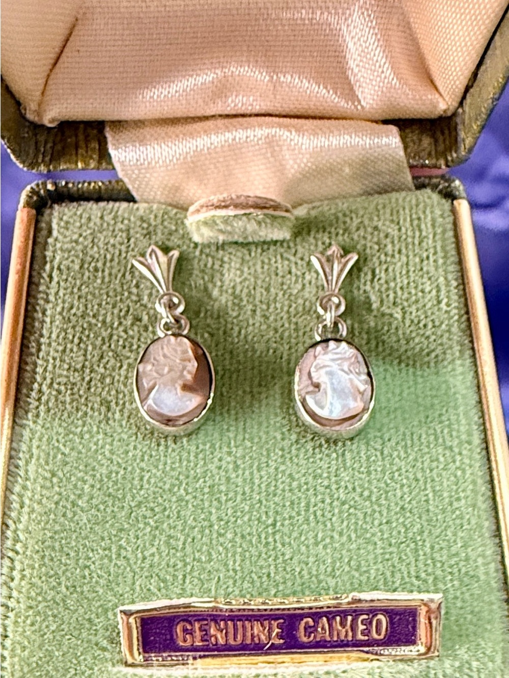 Vintage Estate 14k SOLlD White Gold Cameo Mother of Pearl Dangle Earrings Chante